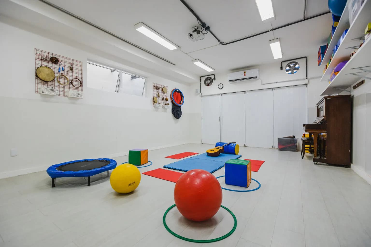 Sala preparada para atividades corporais na Sá Pereira