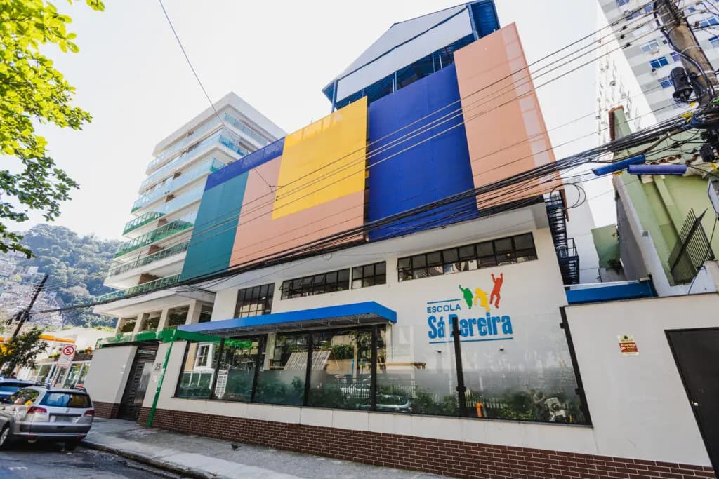 Fachada da sede da Escola Sá Pereira na Rua da Matriz
